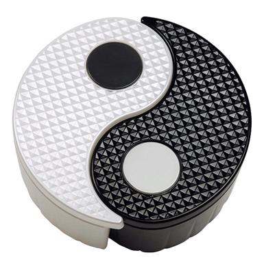 http://www.gitadini.com/buy/76904/yin-yang-storage-bin-set-black-&-white.html