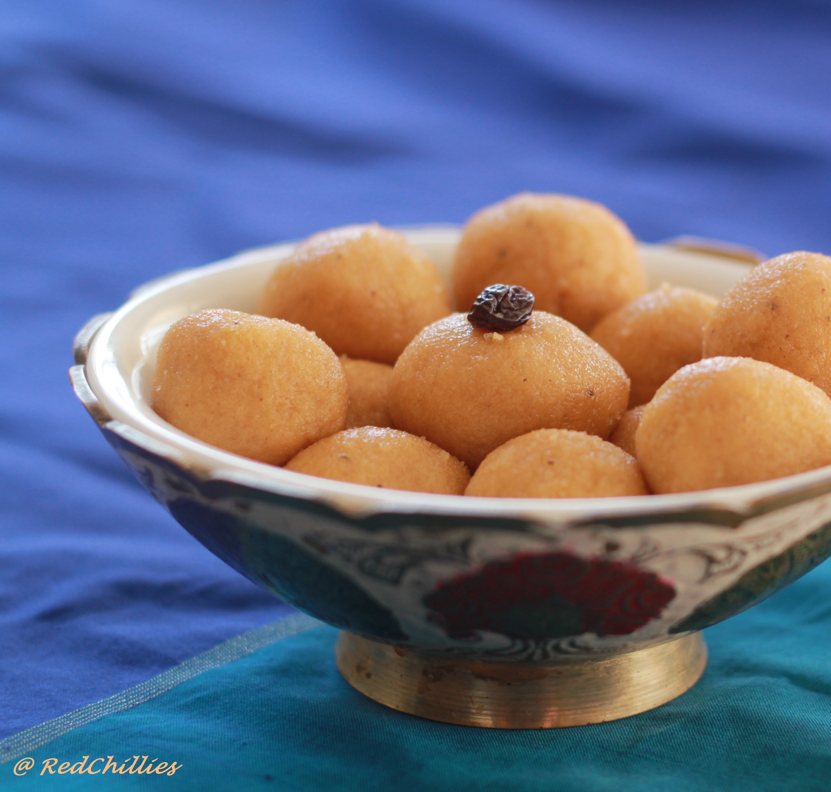 microwave besan ladoo