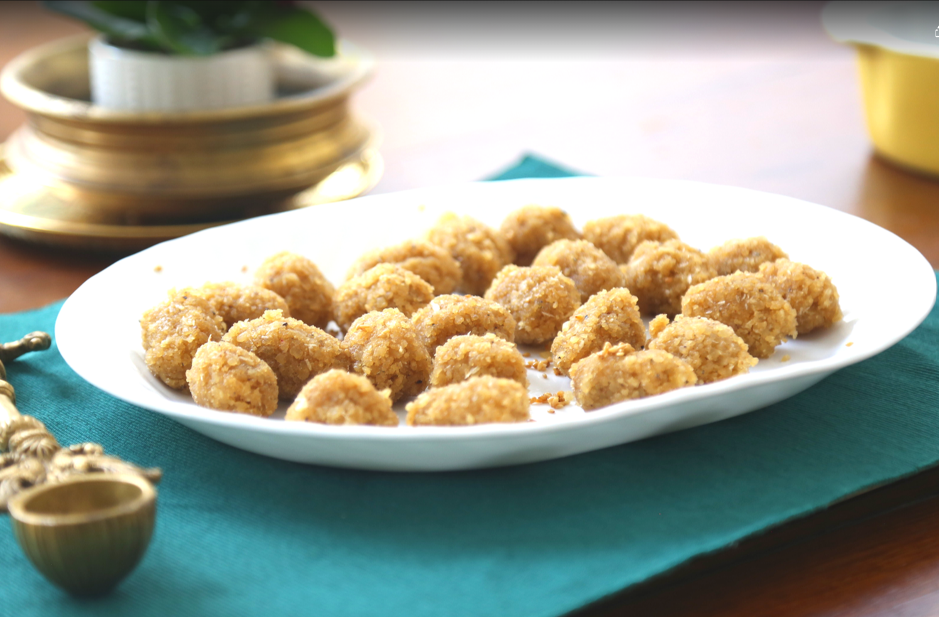 Sweet Aval Pidi Khozukhattai ( steamed Poha/avalakki) dumplings
